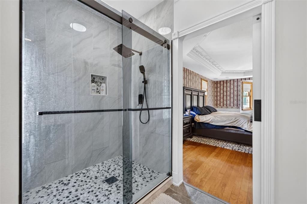 For Sale: $1,050,000 (5 beds, 3 baths, 3868 Square Feet)