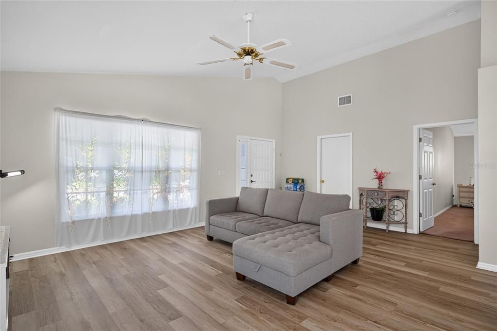 For Sale: $416,000 (4 beds, 2 baths, 1691 Square Feet)