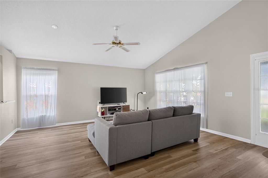 For Sale: $416,000 (4 beds, 2 baths, 1691 Square Feet)