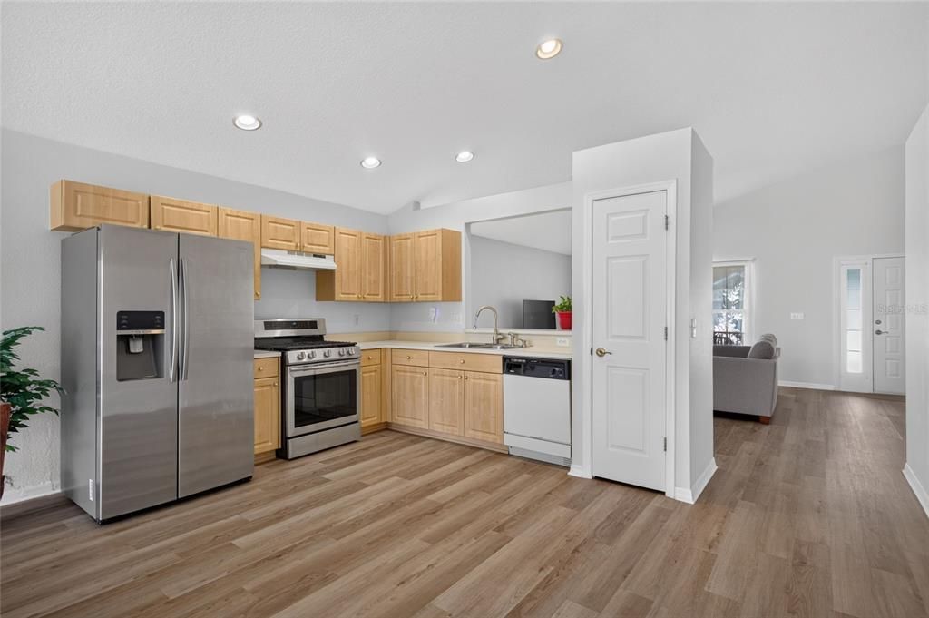 For Sale: $416,000 (4 beds, 2 baths, 1691 Square Feet)