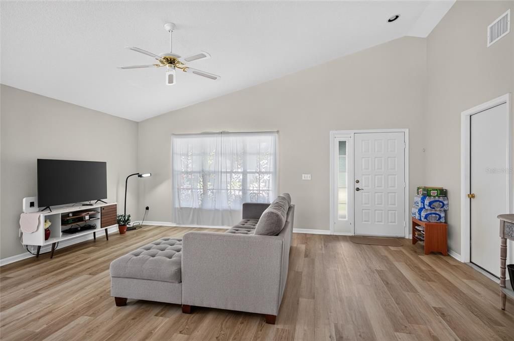 For Sale: $416,000 (4 beds, 2 baths, 1691 Square Feet)