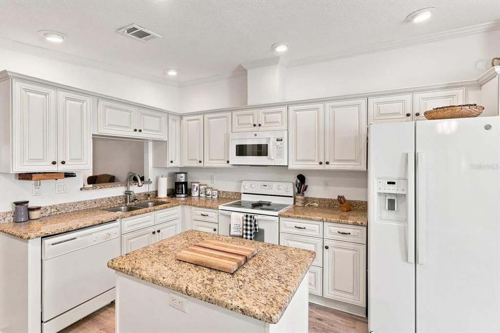 For Sale: $499,000 (3 beds, 2 baths, 1288 Square Feet)
