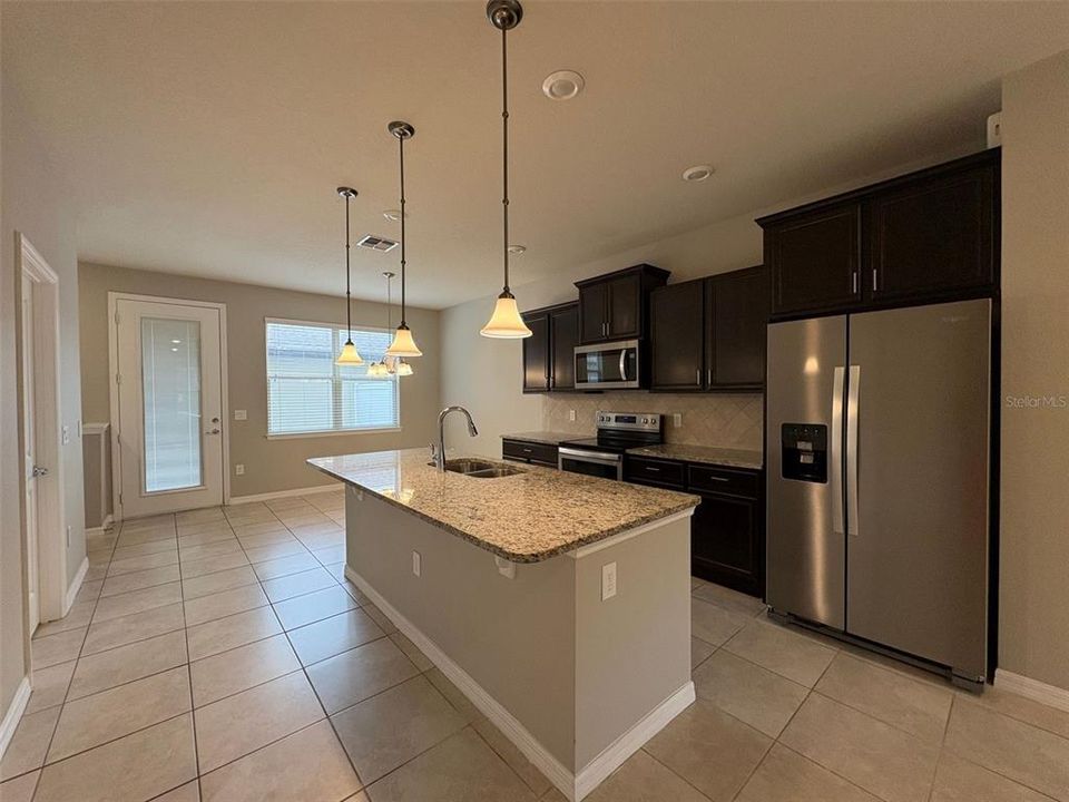 For Rent: $1,995 (2 beds, 2 baths, 1464 Square Feet)