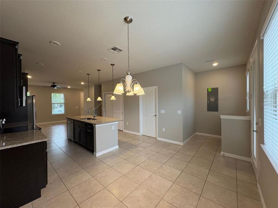 For Rent: $1,995 (2 beds, 2 baths, 1464 Square Feet)