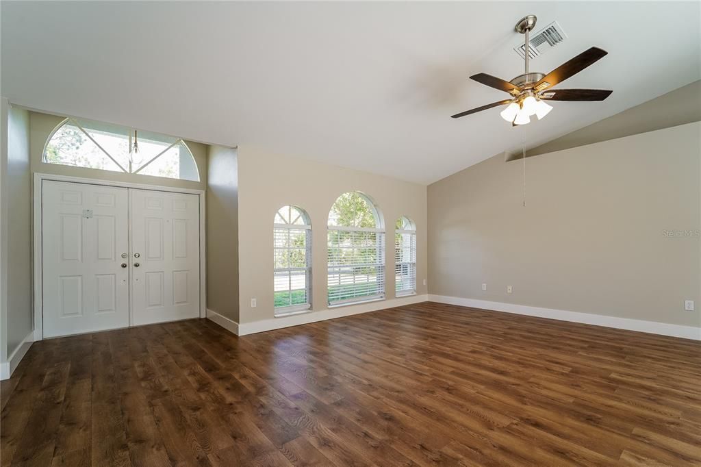 Active With Contract: $290,000 (3 beds, 2 baths, 1711 Square Feet)