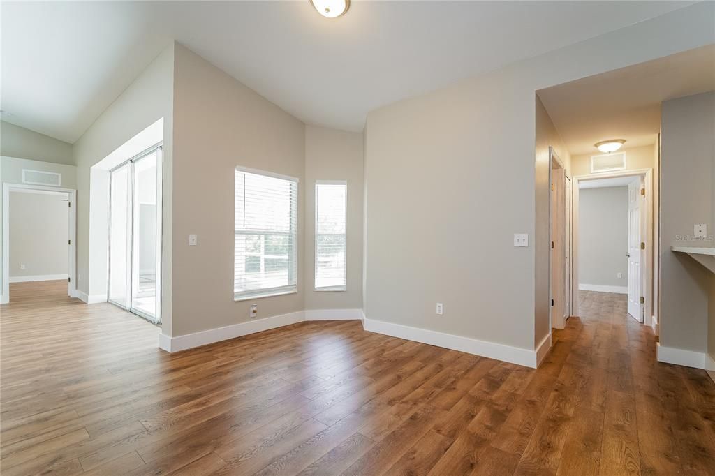 Active With Contract: $290,000 (3 beds, 2 baths, 1711 Square Feet)