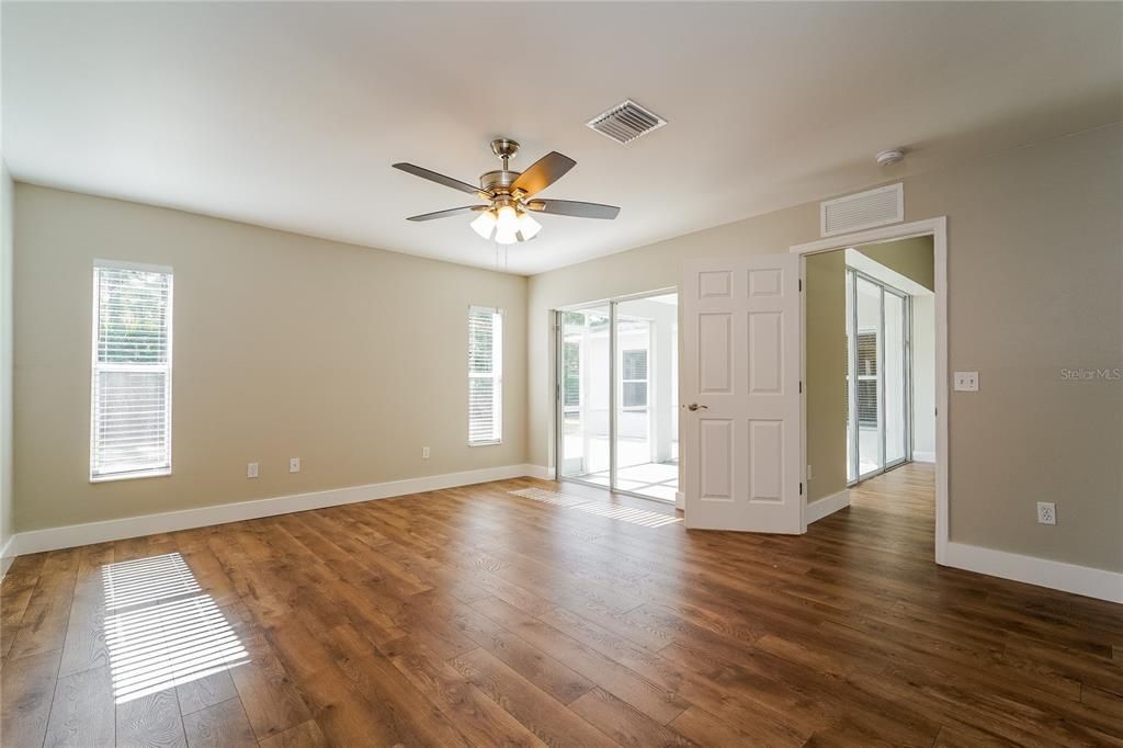 Active With Contract: $290,000 (3 beds, 2 baths, 1711 Square Feet)