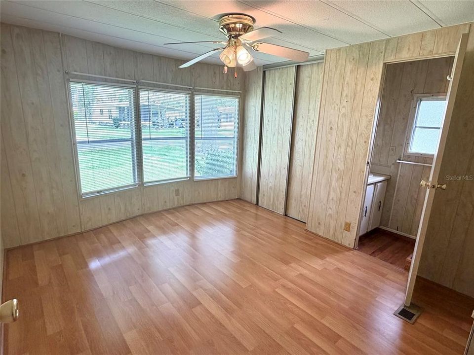 For Sale: $119,000 (2 beds, 1 baths, 784 Square Feet)