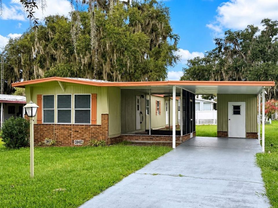 For Sale: $119,000 (2 beds, 1 baths, 784 Square Feet)