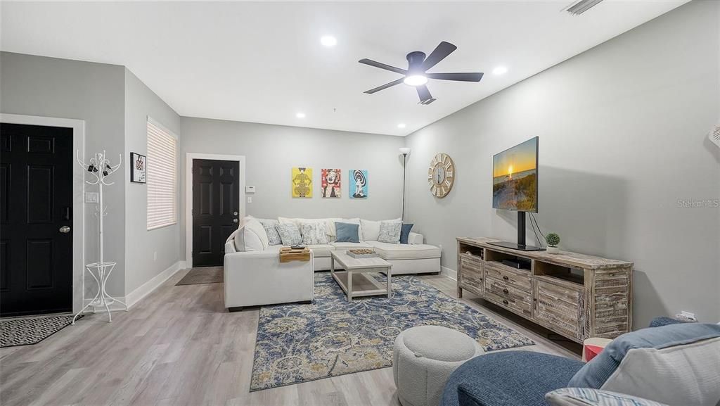 For Rent: $2,850 (3 beds, 2 baths, 1776 Square Feet)
