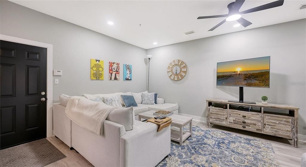For Rent: $2,850 (3 beds, 2 baths, 1776 Square Feet)