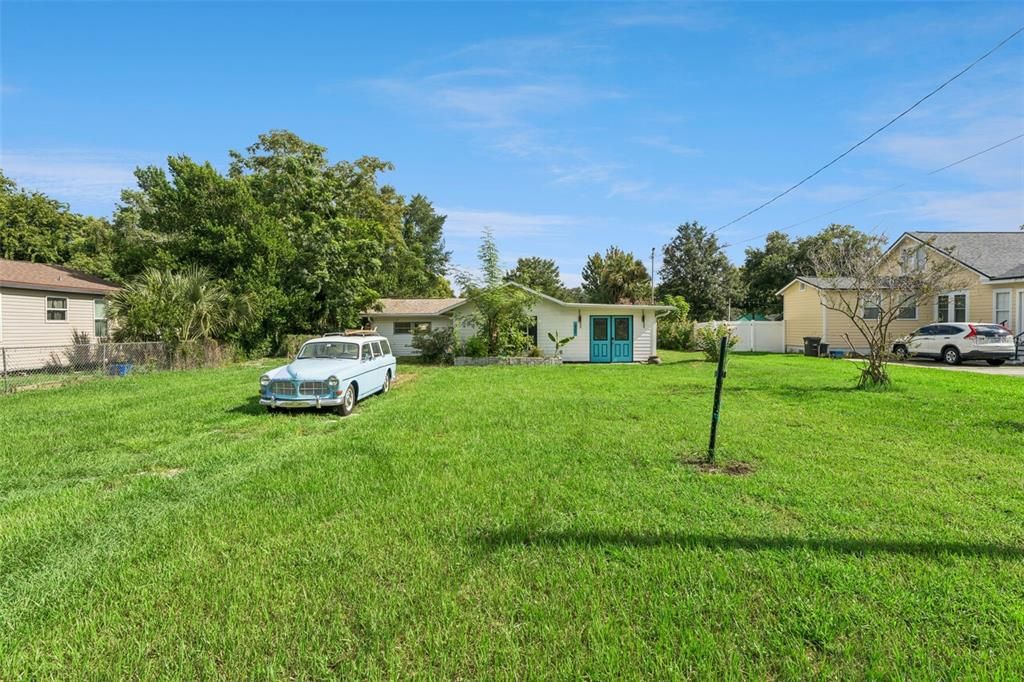 For Sale: $325,000 (2 beds, 1 baths, 1113 Square Feet)