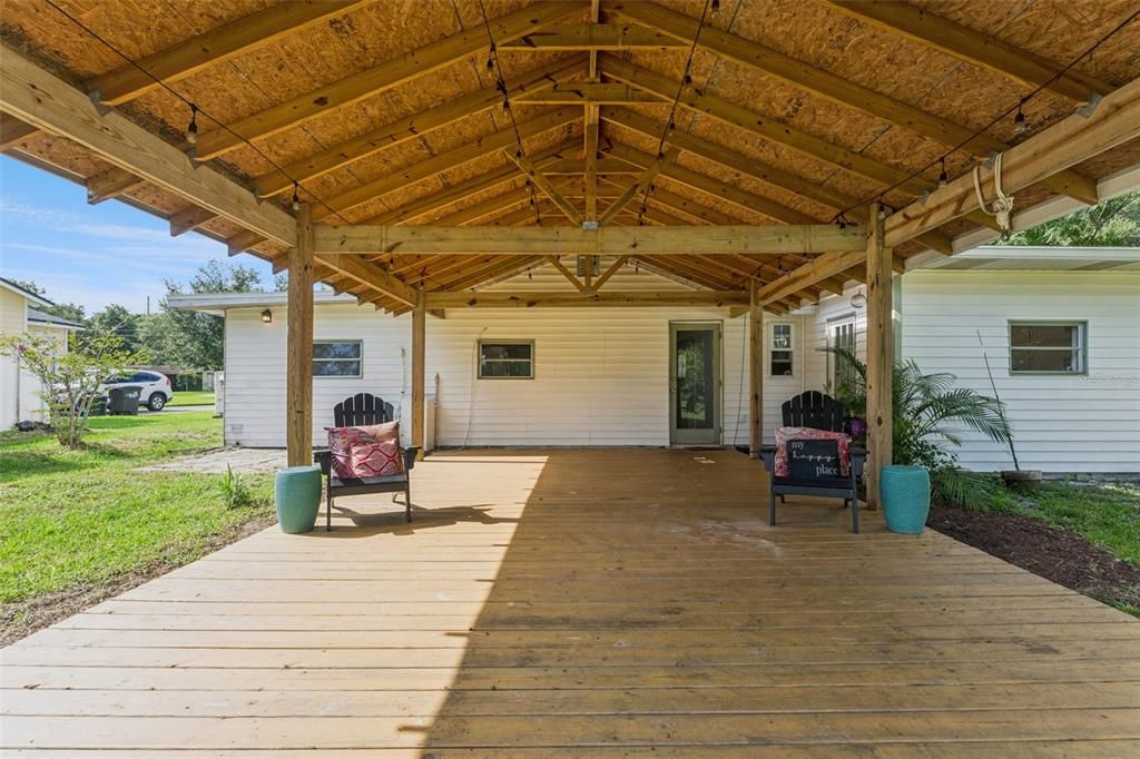 For Sale: $325,000 (2 beds, 1 baths, 1113 Square Feet)