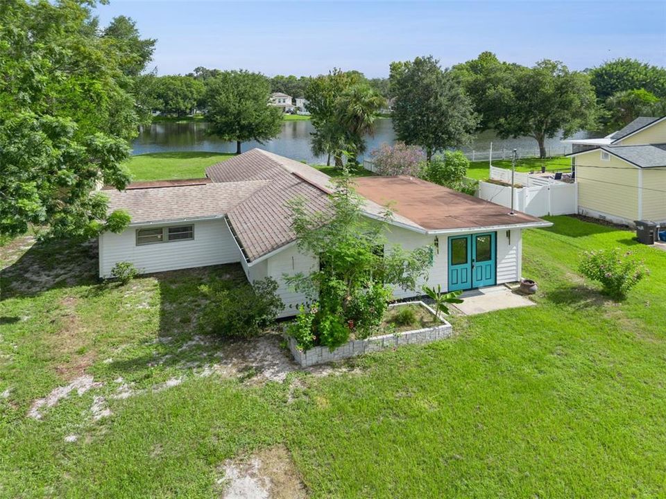 For Sale: $325,000 (2 beds, 1 baths, 1113 Square Feet)