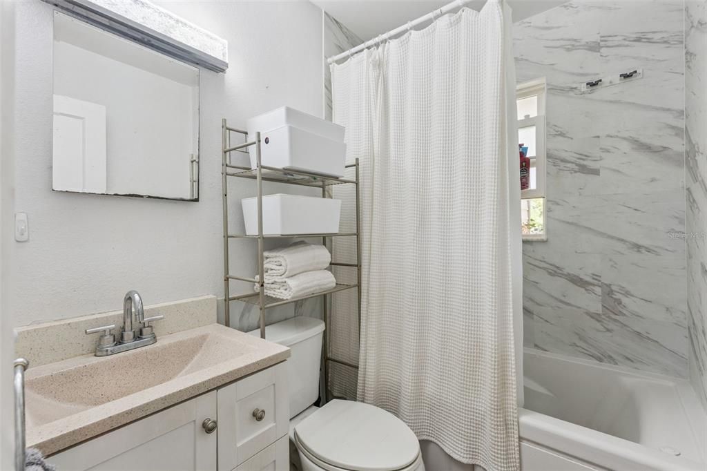 For Sale: $325,000 (2 beds, 1 baths, 1113 Square Feet)