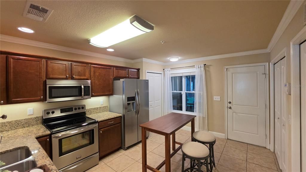 For Rent: $2,000 (2 beds, 2 baths, 1141 Square Feet)