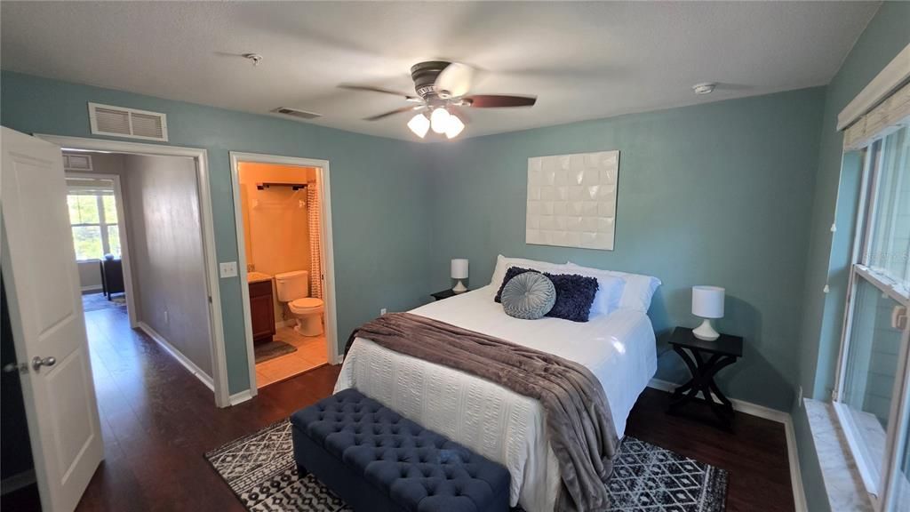 For Rent: $2,000 (2 beds, 2 baths, 1141 Square Feet)