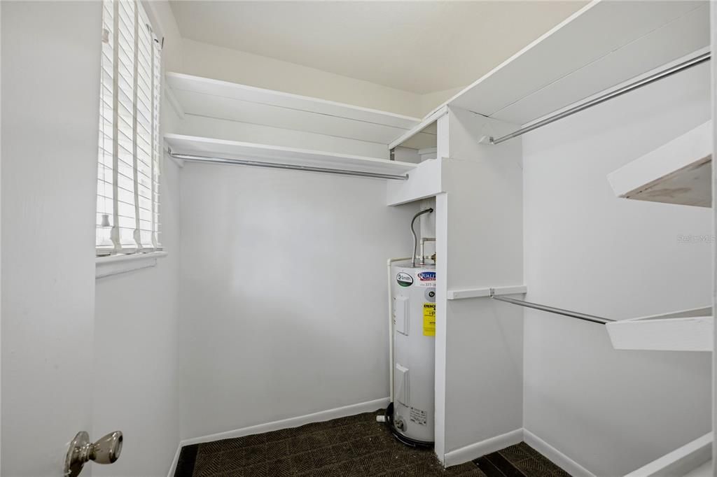 For Sale: $475,000 (2 beds, 1 baths, 1261 Square Feet)