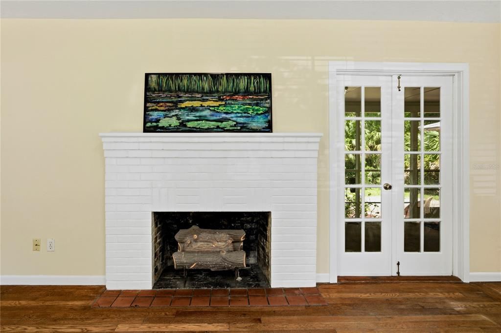 For Sale: $475,000 (2 beds, 1 baths, 1261 Square Feet)