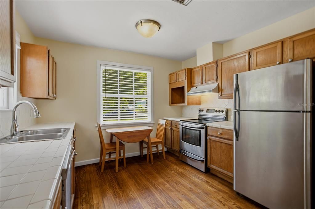 For Sale: $475,000 (2 beds, 1 baths, 1261 Square Feet)