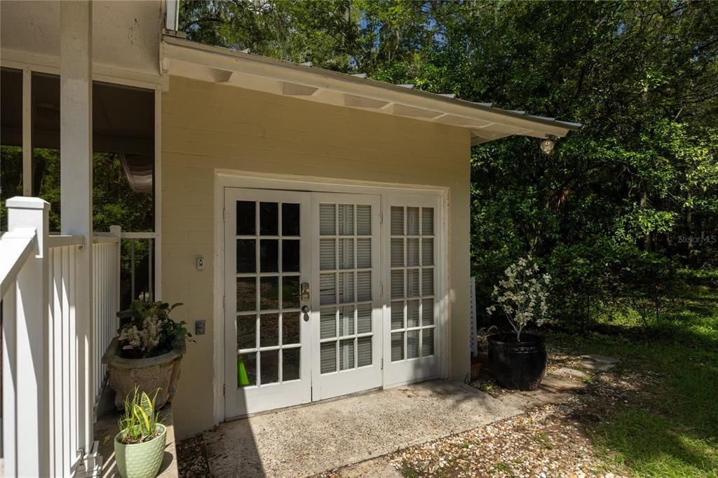 For Sale: $475,000 (2 beds, 1 baths, 1261 Square Feet)