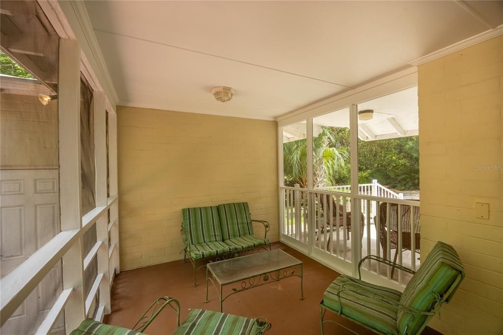 For Sale: $475,000 (2 beds, 1 baths, 1261 Square Feet)