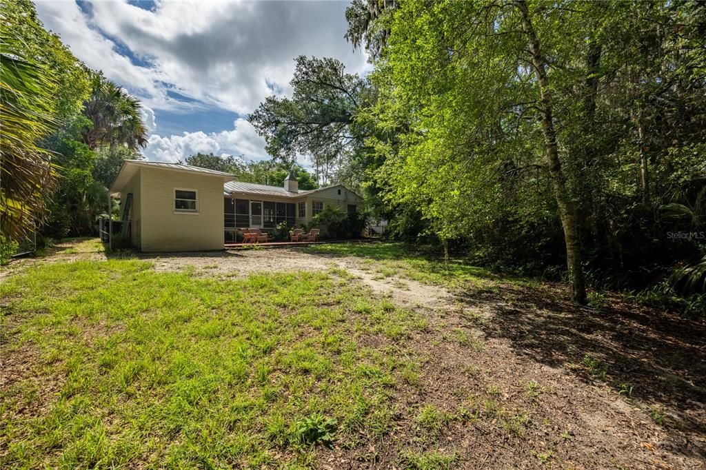 For Sale: $475,000 (2 beds, 1 baths, 1261 Square Feet)