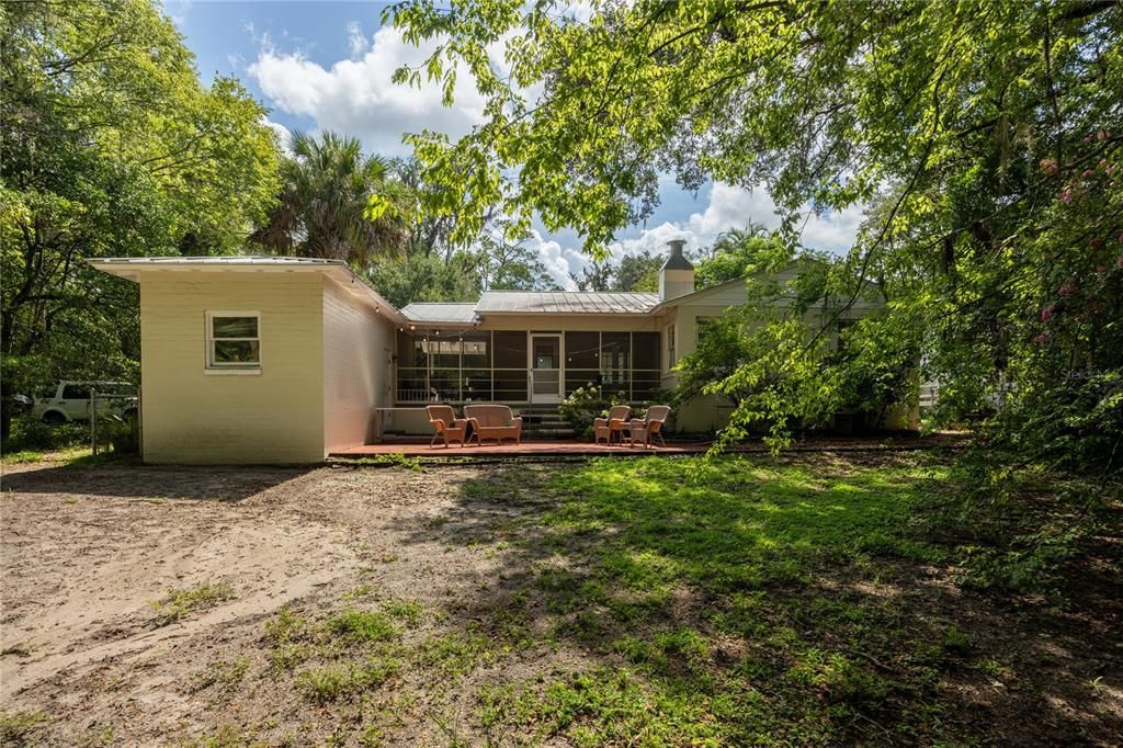 For Sale: $475,000 (2 beds, 1 baths, 1261 Square Feet)