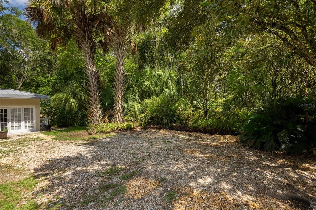 For Sale: $475,000 (2 beds, 1 baths, 1261 Square Feet)