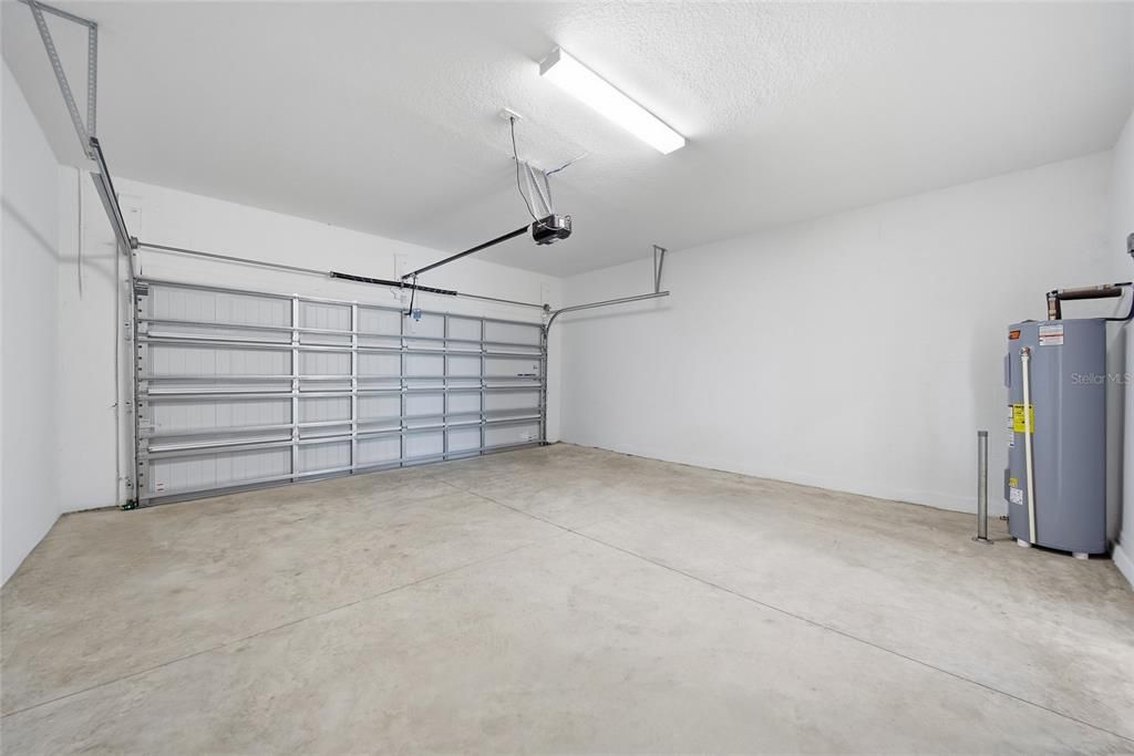 For Rent: $2,300 (3 beds, 2 baths, 1851 Square Feet)