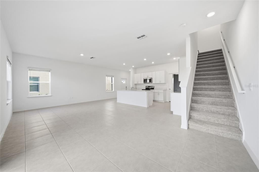 For Rent: $2,300 (3 beds, 2 baths, 1851 Square Feet)