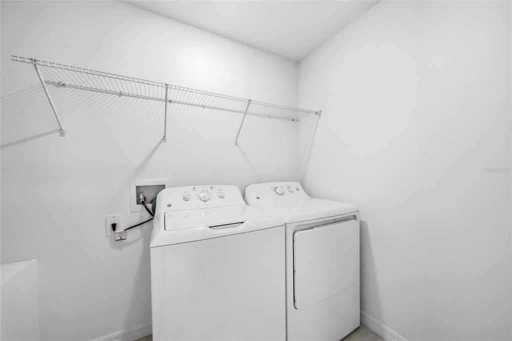 For Rent: $2,300 (3 beds, 2 baths, 1851 Square Feet)