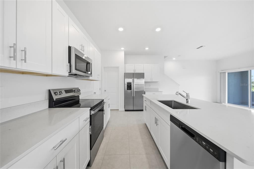 For Rent: $2,300 (3 beds, 2 baths, 1851 Square Feet)