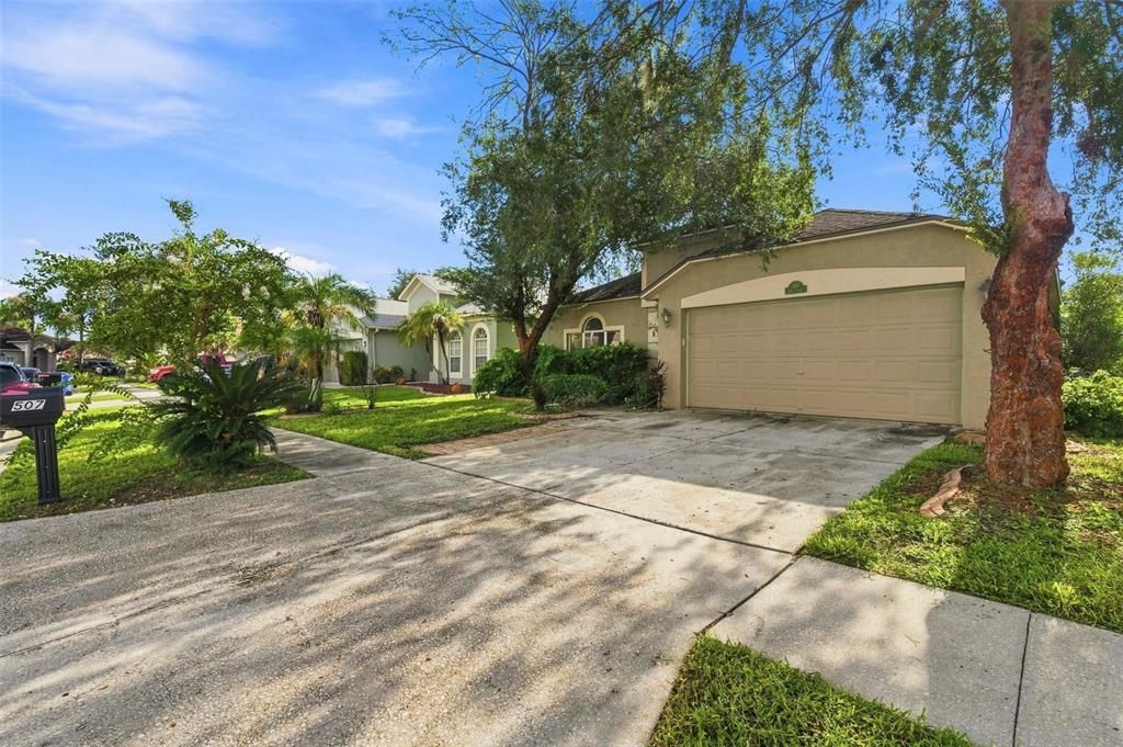For Sale: $299,999 (4 beds, 2 baths, 1825 Square Feet)
