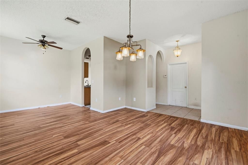 For Sale: $299,999 (4 beds, 2 baths, 1825 Square Feet)