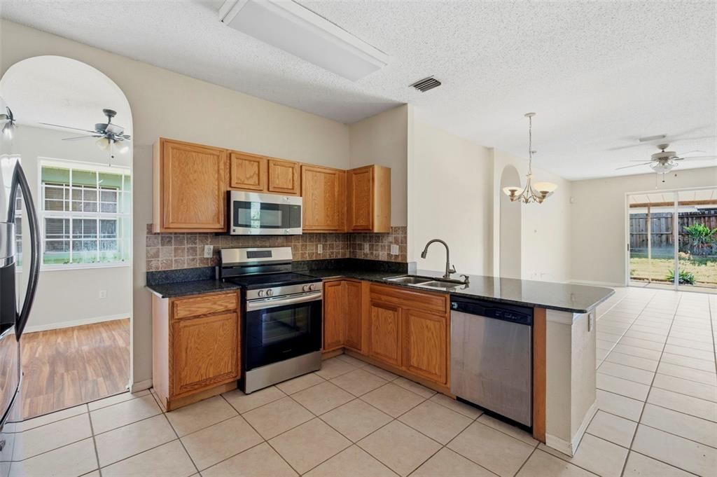 For Sale: $299,999 (4 beds, 2 baths, 1825 Square Feet)