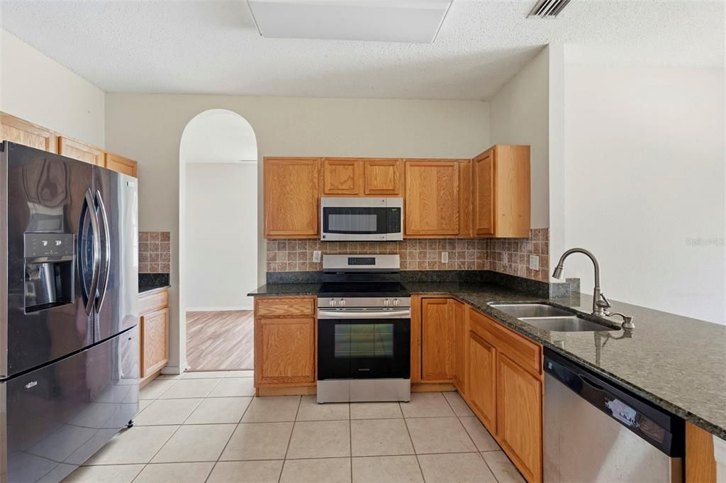 For Sale: $299,999 (4 beds, 2 baths, 1825 Square Feet)