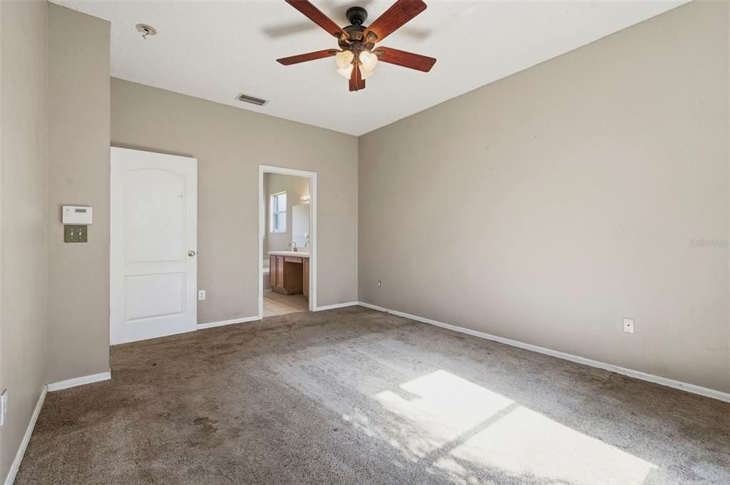For Sale: $299,999 (4 beds, 2 baths, 1825 Square Feet)