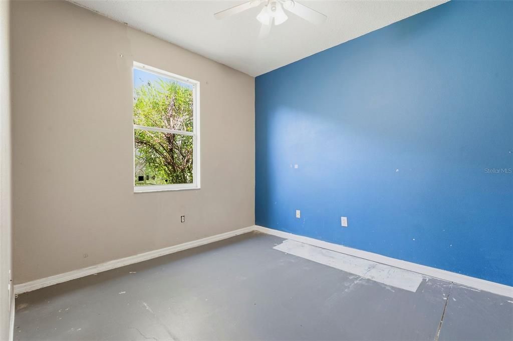 For Sale: $299,999 (4 beds, 2 baths, 1825 Square Feet)