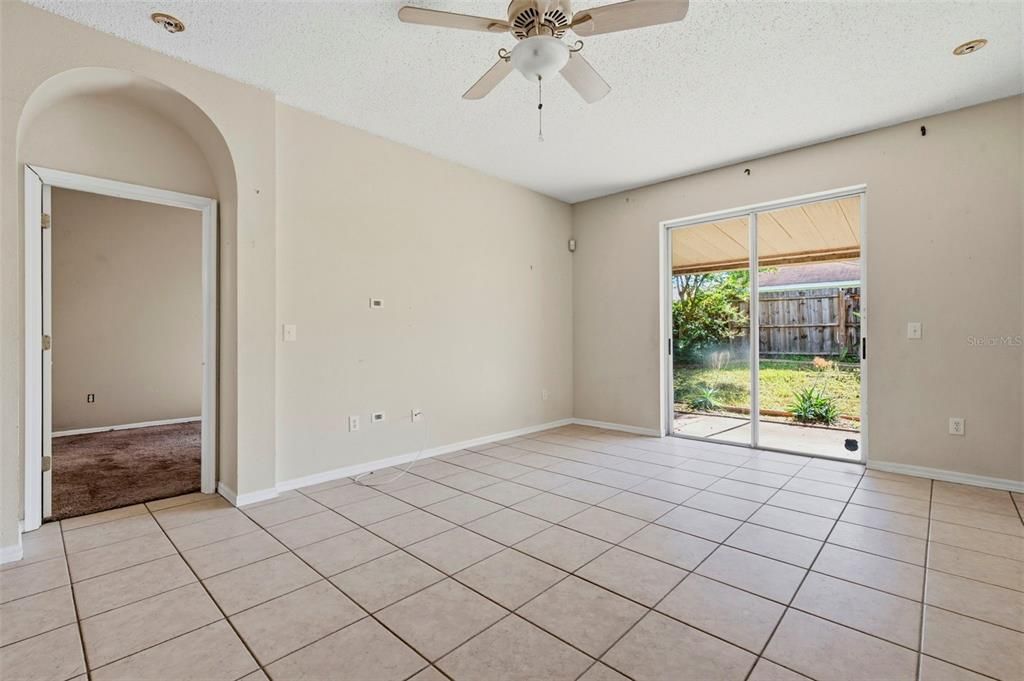 For Sale: $299,999 (4 beds, 2 baths, 1825 Square Feet)