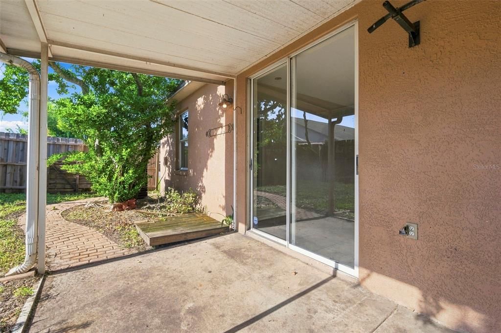 For Sale: $299,999 (4 beds, 2 baths, 1825 Square Feet)