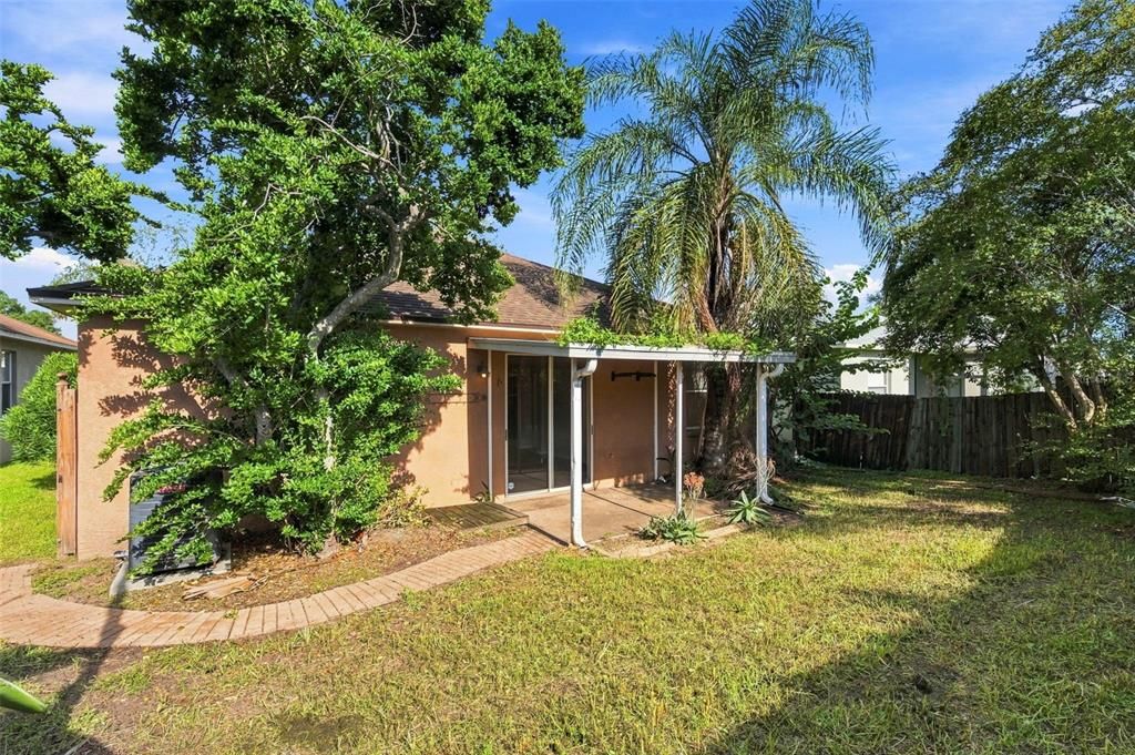For Sale: $299,999 (4 beds, 2 baths, 1825 Square Feet)