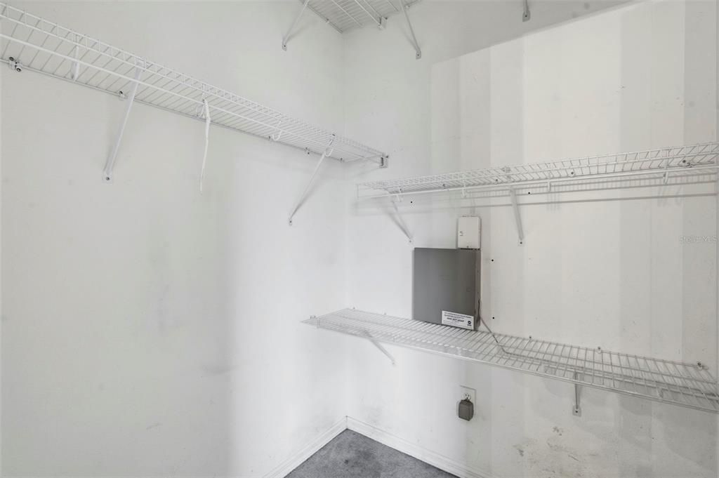 For Sale: $299,999 (4 beds, 2 baths, 1825 Square Feet)