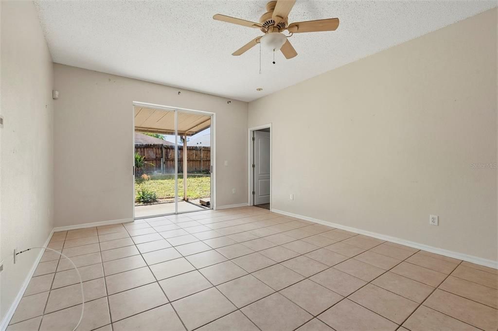 For Sale: $299,999 (4 beds, 2 baths, 1825 Square Feet)