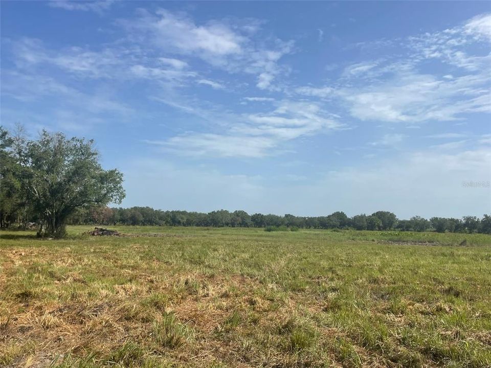 待售: $1,200,000 (30.45 acres)