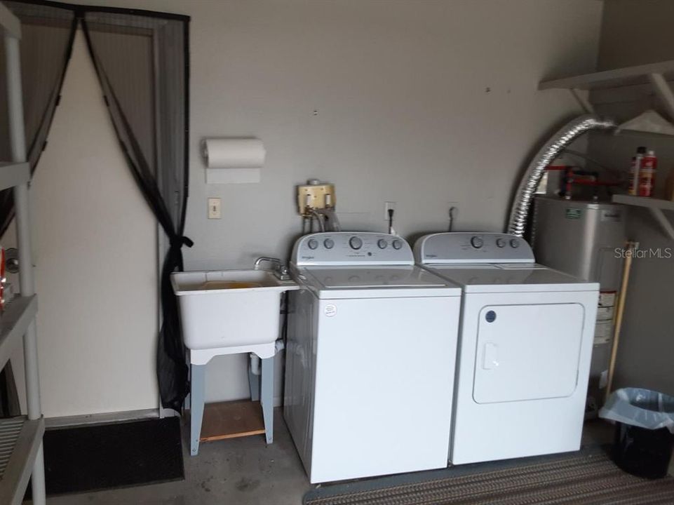 For Sale: $239,500 (2 beds, 1 baths, 934 Square Feet)