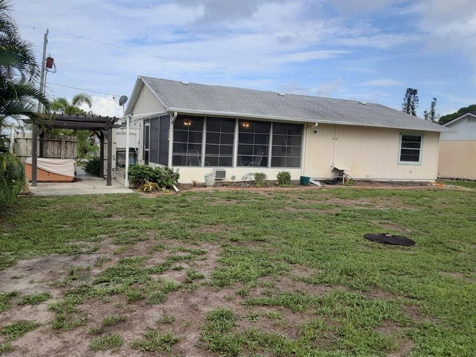 For Sale: $239,500 (2 beds, 1 baths, 934 Square Feet)