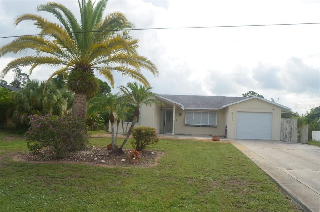 For Sale: $239,500 (2 beds, 1 baths, 934 Square Feet)