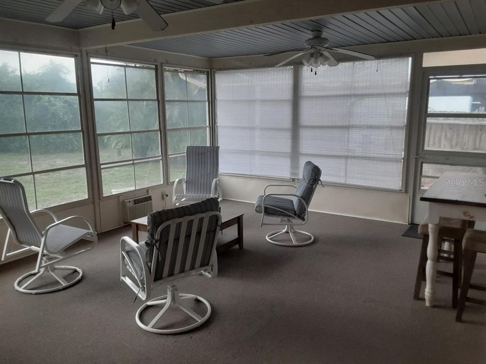 For Sale: $239,500 (2 beds, 1 baths, 934 Square Feet)