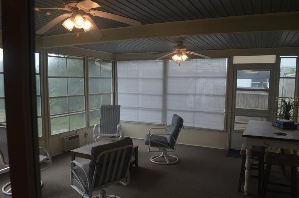 For Sale: $239,500 (2 beds, 1 baths, 934 Square Feet)